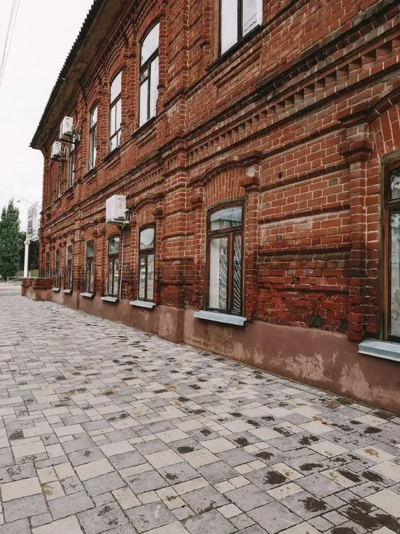 Краснокирпичные дома Костаная